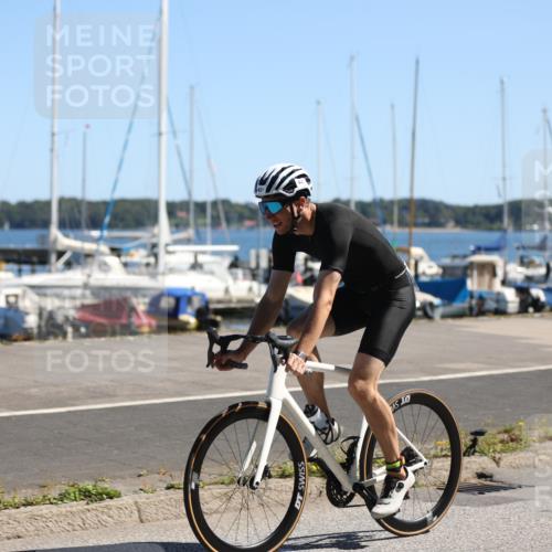 17.08.2025 - KN Förde Triathlon 2025 Yannick Fuchs http://msf.ph/oto/8626115 17.08.2025 12:57:46 Radfahren 415, 427, 490, 492, 532, 548, 423, 427, 529, 544 meine-sportfotos.de
