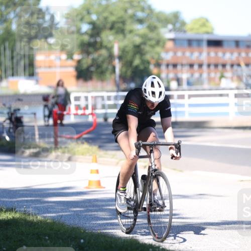 17.08.2025 - KN Förde Triathlon 2025 Yannick Fuchs http://msf.ph/oto/8626373 17.08.2025 13:02:45 Radfahren 434, 469, 484, 430 meine-sportfotos.de