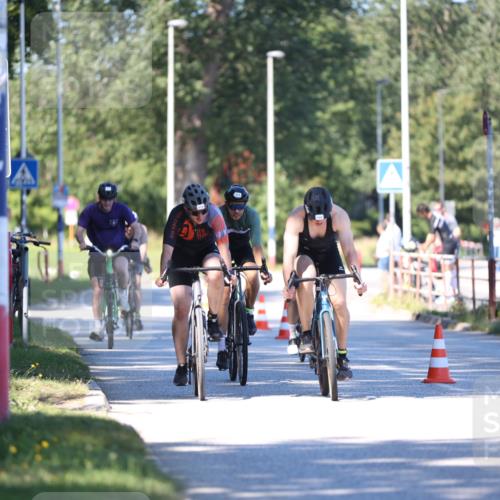 17.08.2025 - KN Förde Triathlon 2025 Yannick Fuchs http://msf.ph/oto/8626399 17.08.2025 13:03:08 Radfahren 398, 435, 437, 448, 464, 473, 494, 509, 514, 515, 517, 520, 524, 549, 446, 471, 473, 517 meine-sportfotos.de