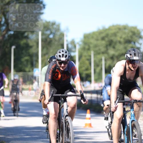 17.08.2025 - KN Förde Triathlon 2025 Yannick Fuchs http://msf.ph/oto/8626406 17.08.2025 13:03:10 Radfahren 398, 435, 437, 448, 464, 494, 509, 514, 515, 520, 524, 549, 473, 509, 517 meine-sportfotos.de