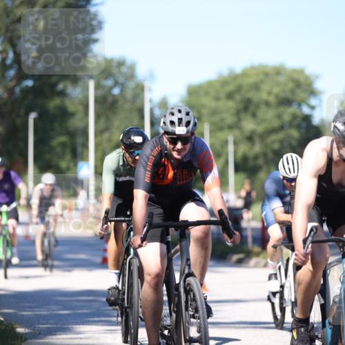 17.08.2025 - KN Förde Triathlon 2025 Yannick Fuchs http://msf.ph/oto/8626407 17.08.2025 13:03:10 Radfahren 398, 435, 437, 448, 464, 494, 509, 514, 515, 520, 524, 549, 473, 509, 517 meine-sportfotos.de