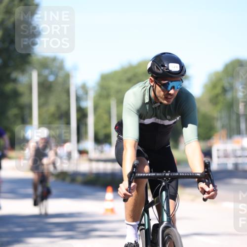 17.08.2025 - KN Förde Triathlon 2025 Yannick Fuchs http://msf.ph/oto/8626409 17.08.2025 13:03:11 Radfahren 398, 435, 437, 448, 464, 475, 494, 514, 515, 520, 524, 549, 435, 473, 509, 517 meine-sportfotos.de