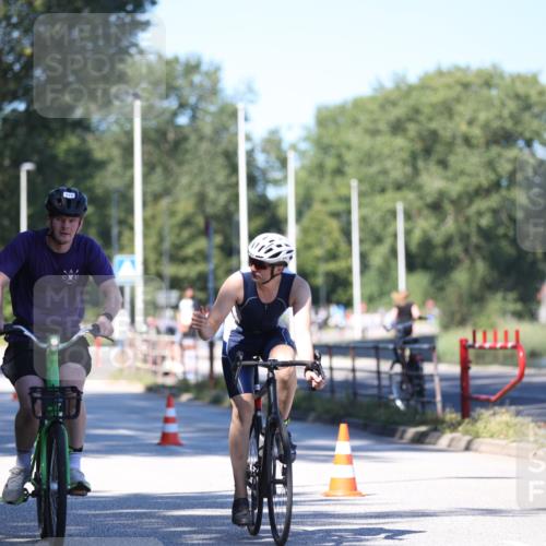 17.08.2025 - KN Förde Triathlon 2025 Yannick Fuchs http://msf.ph/oto/8626410 17.08.2025 13:03:12 Radfahren 398, 437, 448, 464, 475, 494, 514, 515, 520, 524, 549, 435, 473, 509, 517 meine-sportfotos.de