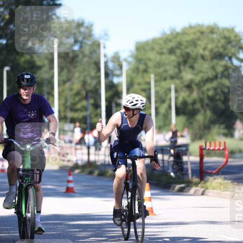 17.08.2025 - KN Förde Triathlon 2025 Yannick Fuchs http://msf.ph/oto/8626411 17.08.2025 13:03:12 Radfahren 398, 437, 448, 464, 475, 494, 514, 515, 520, 524, 549, 435, 473, 509, 517 meine-sportfotos.de