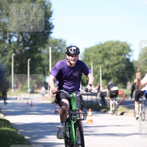 17.08.2025 - KN Förde Triathlon 2025 Yannick Fuchs http://msf.ph/oto/8626413 17.08.2025 13:03:13 Radfahren 398, 437, 448, 464, 475, 494, 514, 515, 520, 524, 549, 435, 473, 509, 517, 549 meine-sportfotos.de