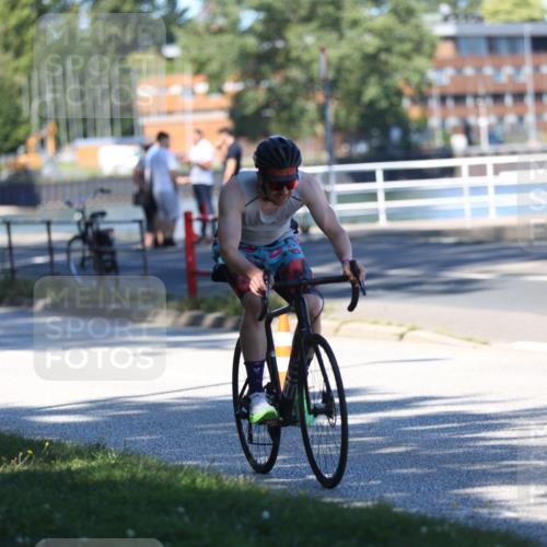 17.08.2025 - KN Förde Triathlon 2025 Yannick Fuchs http://msf.ph/oto/8627107 17.08.2025 13:12:47 Radfahren 401, 406, 452, 473, 475, 494, 509, 512, 473 meine-sportfotos.de