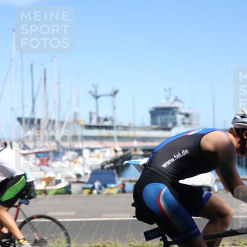 17.08.2025 - KN Förde Triathlon 2025 Yannick Fuchs http://msf.ph/oto/8627122 17.08.2025 13:12:52 Radfahren 395, 401, 406, 411, 435, 446, 452, 460, 469, 509, 512, 517, 535, 473, 475, 494, 512 meine-sportfotos.de