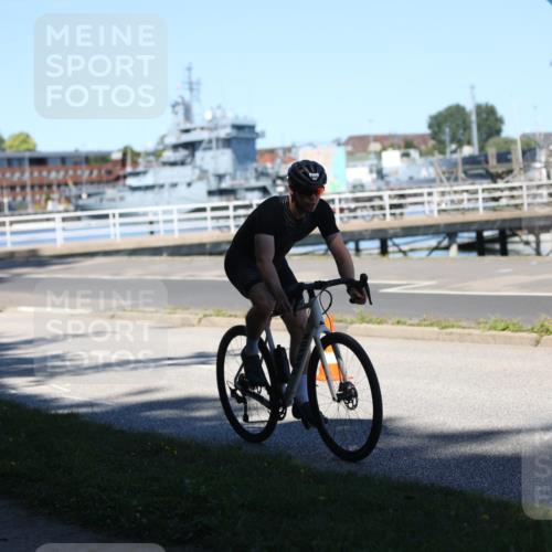 17.08.2025 - KN Förde Triathlon 2025 Yannick Fuchs http://msf.ph/oto/8627124 17.08.2025 13:12:57 Radfahren 395, 402, 406, 411, 435, 446, 460, 467, 469, 517, 520, 527, 535, 401, 452, 509, 512 meine-sportfotos.de