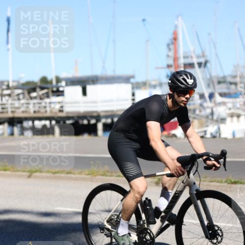 17.08.2025 - KN Förde Triathlon 2025 Yannick Fuchs http://msf.ph/oto/8627127 17.08.2025 13:12:58 Radfahren 395, 402, 406, 411, 435, 446, 460, 467, 469, 517, 520, 527, 535, 401, 406, 452, 509, 512 meine-sportfotos.de