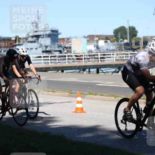 17.08.2025 - KN Förde Triathlon 2025 Yannick Fuchs http://msf.ph/oto/8627129 17.08.2025 13:12:59 Radfahren 395, 402, 411, 435, 446, 460, 467, 469, 517, 520, 527, 535, 401, 406, 452, 509 meine-sportfotos.de