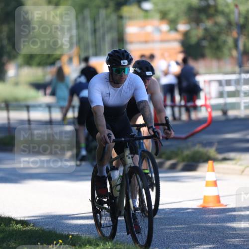 17.08.2025 - KN Förde Triathlon 2025 Yannick Fuchs http://msf.ph/oto/8627140 17.08.2025 13:13:04 Radfahren 402, 461, 467, 469, 520, 527, 395, 406, 411, 435, 446, 460, 469, 517, 535 meine-sportfotos.de