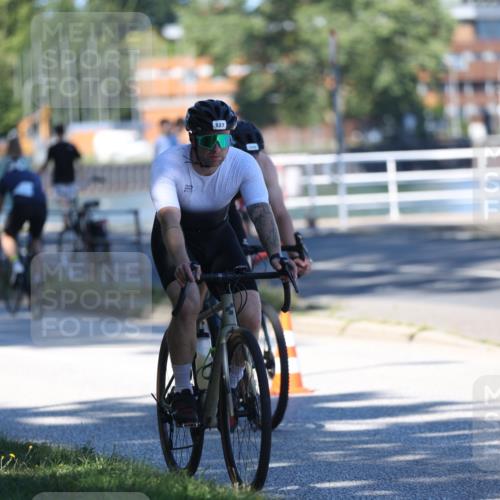 17.08.2025 - KN Förde Triathlon 2025 Yannick Fuchs http://msf.ph/oto/8627141 17.08.2025 13:13:04 Radfahren 402, 461, 467, 469, 520, 527, 395, 406, 411, 435, 446, 460, 469, 517, 535 meine-sportfotos.de