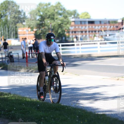 17.08.2025 - KN Förde Triathlon 2025 Yannick Fuchs http://msf.ph/oto/8627142 17.08.2025 13:13:04 Radfahren 402, 461, 467, 469, 520, 527, 395, 406, 411, 435, 446, 460, 469, 517, 535 meine-sportfotos.de