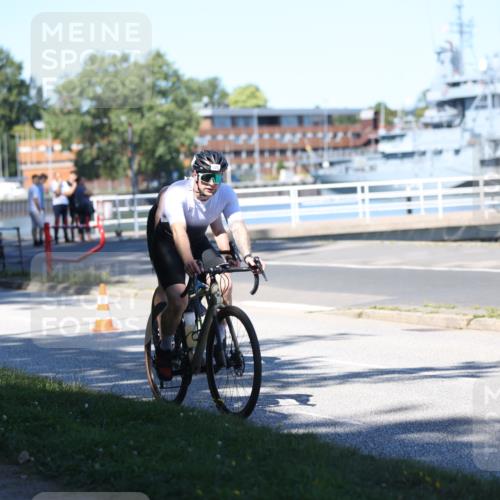 17.08.2025 - KN Förde Triathlon 2025 Yannick Fuchs http://msf.ph/oto/8627143 17.08.2025 13:13:04 Radfahren 402, 461, 467, 469, 520, 527, 395, 406, 411, 435, 446, 460, 469, 517, 535 meine-sportfotos.de