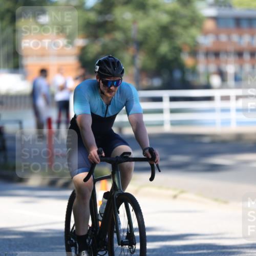 17.08.2025 - KN Förde Triathlon 2025 Yannick Fuchs http://msf.ph/oto/8627150 17.08.2025 13:13:08 Radfahren 461, 478, 520, 527, 549, 395, 402, 411, 435, 460, 467, 469, 517 meine-sportfotos.de