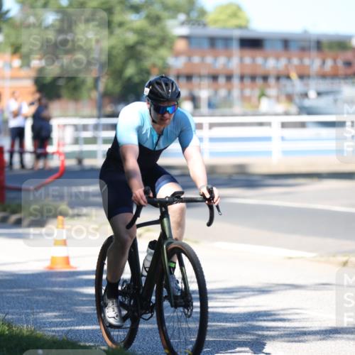 17.08.2025 - KN Förde Triathlon 2025 Yannick Fuchs http://msf.ph/oto/8627151 17.08.2025 13:13:08 Radfahren 461, 478, 520, 527, 549, 395, 402, 411, 435, 460, 467, 469, 517 meine-sportfotos.de