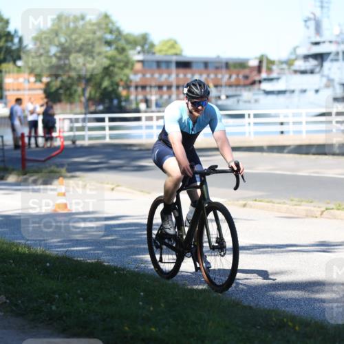 17.08.2025 - KN Förde Triathlon 2025 Yannick Fuchs http://msf.ph/oto/8627152 17.08.2025 13:13:08 Radfahren 461, 478, 520, 527, 549, 395, 402, 411, 435, 460, 467, 469, 517 meine-sportfotos.de