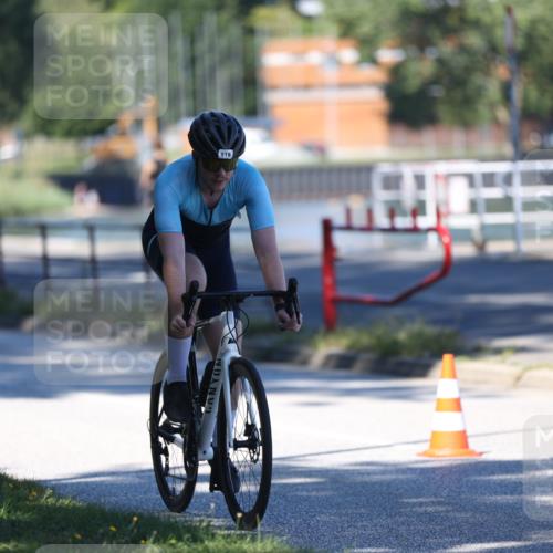 17.08.2025 - KN Förde Triathlon 2025 Yannick Fuchs http://msf.ph/oto/8627300 17.08.2025 13:16:07 Radfahren 421, 453, 455, 466, 479, 518, 533, 548, 413, 462 meine-sportfotos.de