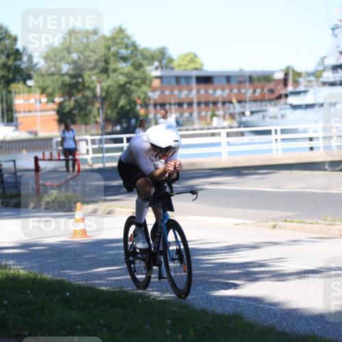 17.08.2025 - KN Förde Triathlon 2025 Yannick Fuchs http://msf.ph/oto/8627460 17.08.2025 13:18:42 Radfahren 425, 428, 431, 442, 445, 472, 495, 541, 440, 495, 526 meine-sportfotos.de