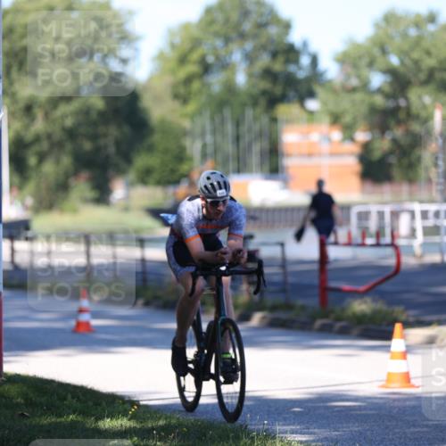 17.08.2025 - KN Förde Triathlon 2025 Yannick Fuchs http://msf.ph/oto/8627549 17.08.2025 13:20:26 Radfahren 411, 437, 442, 456, 460, 467, 486, 522, 541, 434, 526 meine-sportfotos.de
