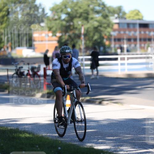 17.08.2025 - KN Förde Triathlon 2025 Yannick Fuchs http://msf.ph/oto/8627881 17.08.2025 13:32:14 Radfahren 512, 522, 525, 540 meine-sportfotos.de