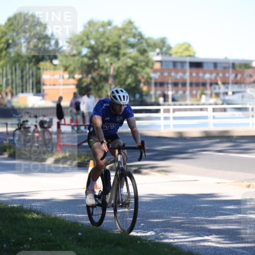 17.08.2025 - KN Förde Triathlon 2025 Yannick Fuchs http://msf.ph/oto/8627917 17.08.2025 13:32:53 Radfahren 477, 486, 542, 486, 511 meine-sportfotos.de