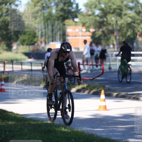 17.08.2025 - KN Förde Triathlon 2025 Yannick Fuchs http://msf.ph/oto/8627964 17.08.2025 13:34:10 Radfahren 481, 520, 494, 510, 512 meine-sportfotos.de