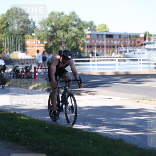 17.08.2025 - KN Förde Triathlon 2025 Yannick Fuchs http://msf.ph/oto/8627966 17.08.2025 13:34:10 Radfahren 481, 520, 494, 510, 512 meine-sportfotos.de