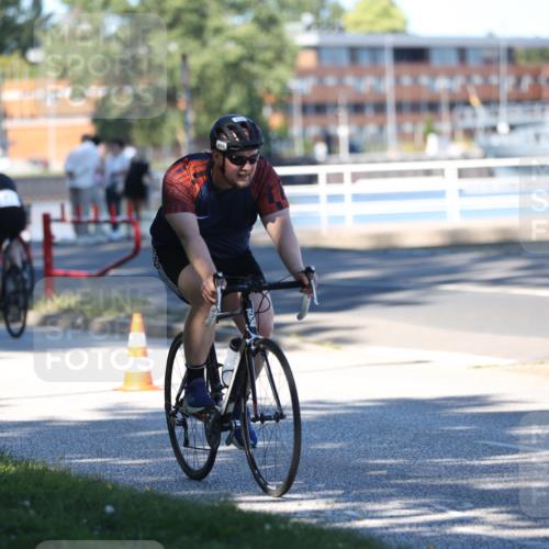 17.08.2025 - KN Förde Triathlon 2025 Yannick Fuchs http://msf.ph/oto/8627979 17.08.2025 13:34:29 Radfahren 410, 438, 535, 542, 549 meine-sportfotos.de