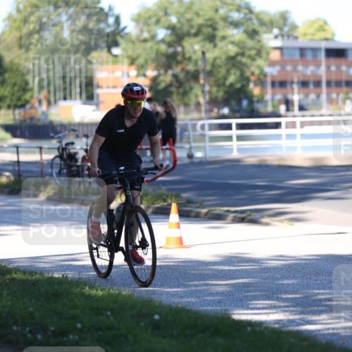 17.08.2025 - KN Förde Triathlon 2025 Yannick Fuchs http://msf.ph/oto/8627998 17.08.2025 13:34:51 Radfahren 484, 486 meine-sportfotos.de