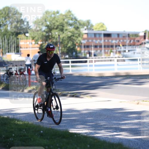 17.08.2025 - KN Förde Triathlon 2025 Yannick Fuchs http://msf.ph/oto/8627999 17.08.2025 13:34:51 Radfahren 484, 486 meine-sportfotos.de