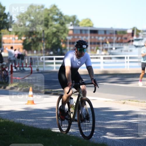 17.08.2025 - KN Förde Triathlon 2025 Yannick Fuchs http://msf.ph/oto/8628023 17.08.2025 13:35:02 Radfahren 514, 524, 527, 484 meine-sportfotos.de
