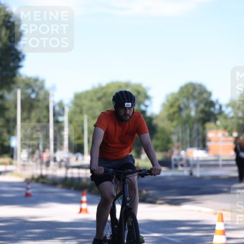 17.08.2025 - KN Förde Triathlon 2025 Yannick Fuchs http://msf.ph/oto/8628053 17.08.2025 13:40:35 Radfahren 478, 485 meine-sportfotos.de