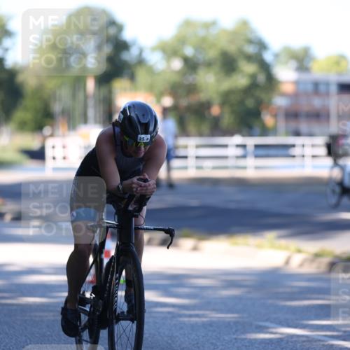 17.08.2025 - KN Förde Triathlon 2025 Yannick Fuchs http://msf.ph/oto/8628149 17.08.2025 15:05:24 Radfahren 20, 25, 36 meine-sportfotos.de