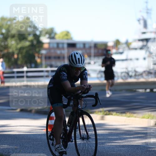 17.08.2025 - KN Förde Triathlon 2025 Yannick Fuchs http://msf.ph/oto/8628354 17.08.2025 15:28:21 Radfahren 24, 32, 22, 24 meine-sportfotos.de