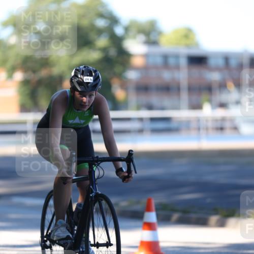 17.08.2025 - KN Förde Triathlon 2025 Yannick Fuchs http://msf.ph/oto/8628376 17.08.2025 15:30:01 Radfahren 24, 27, 22 meine-sportfotos.de