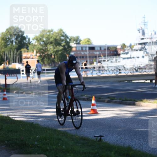 17.08.2025 - KN Förde Triathlon 2025 Yannick Fuchs http://msf.ph/oto/8628571 17.08.2025 15:47:42 Radfahren 11, 12 meine-sportfotos.de