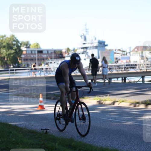 17.08.2025 - KN Förde Triathlon 2025 Yannick Fuchs http://msf.ph/oto/8628573 17.08.2025 15:47:43 Radfahren 11, 12 meine-sportfotos.de