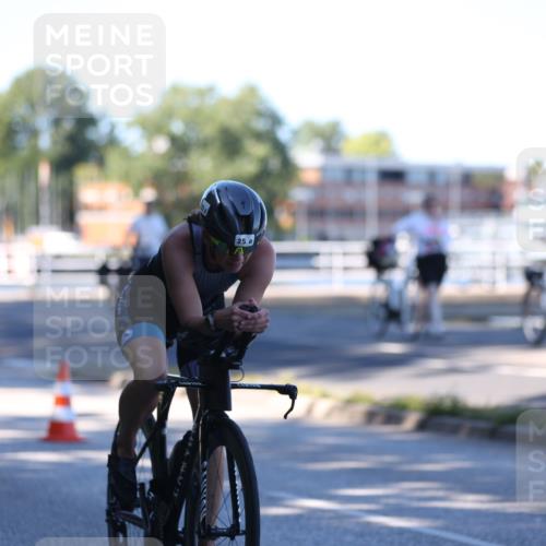 17.08.2025 - KN Förde Triathlon 2025 Yannick Fuchs http://msf.ph/oto/8628867 17.08.2025 15:05:24 Radfahren 25 meine-sportfotos.de