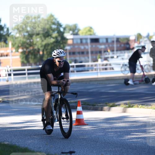 17.08.2025 - KN Förde Triathlon 2025 Yannick Fuchs http://msf.ph/oto/8629042 17.08.2025 15:26:19 Radfahren  meine-sportfotos.de