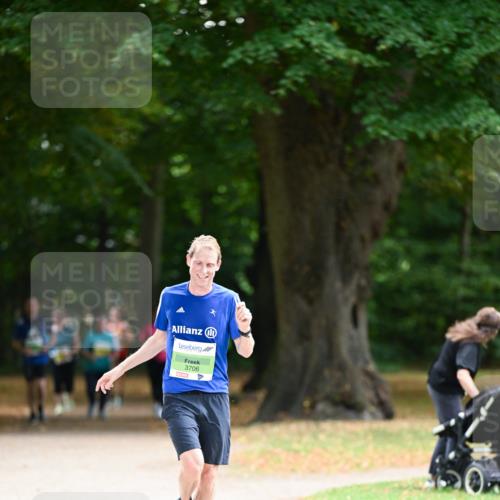 31.08.2025 - 21. Blankeneser Heldenlauf Dr. Thomas Lammeyer http://msf.ph/oto/8635006 31.08.2025 10:36:46 Laufen 3706 meine-sportfotos.de