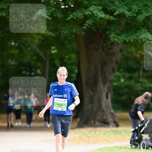 31.08.2025 - 21. Blankeneser Heldenlauf Dr. Thomas Lammeyer http://msf.ph/oto/8635007 31.08.2025 10:36:46 Laufen 3706 meine-sportfotos.de