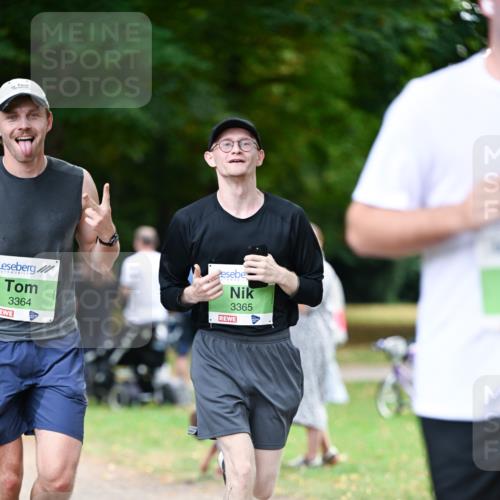 31.08.2025 - 21. Blankeneser Heldenlauf Dr. Thomas Lammeyer http://msf.ph/oto/8636122 31.08.2025 10:42:32 Laufen 3364, 3365 meine-sportfotos.de