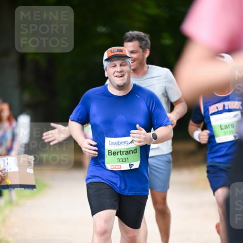 31.08.2025 - 21. Blankeneser Heldenlauf Dr. Thomas Lammeyer http://msf.ph/oto/8636745 31.08.2025 10:45:19 Laufen 236, 30, 3331, 3131 meine-sportfotos.de