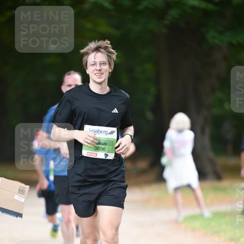 31.08.2025 - 21. Blankeneser Heldenlauf Dr. Thomas Lammeyer http://msf.ph/oto/8637247 31.08.2025 10:47:31 Laufen 3696 meine-sportfotos.de