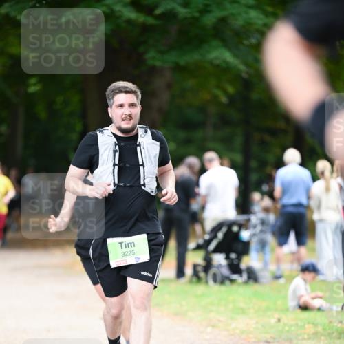 31.08.2025 - 21. Blankeneser Heldenlauf Dr. Thomas Lammeyer http://msf.ph/oto/8637730 31.08.2025 10:49:28 Laufen 3225 meine-sportfotos.de