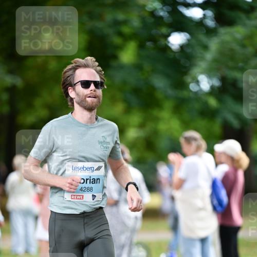 31.08.2025 - 21. Blankeneser Heldenlauf Dr. Thomas Lammeyer http://msf.ph/oto/8639230 31.08.2025 10:55:57 Laufen 4288 meine-sportfotos.de
