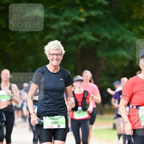 31.08.2025 - 21. Blankeneser Heldenlauf Dr. Thomas Lammeyer http://msf.ph/oto/8639450 31.08.2025 10:57:03 Laufen 3669 meine-sportfotos.de