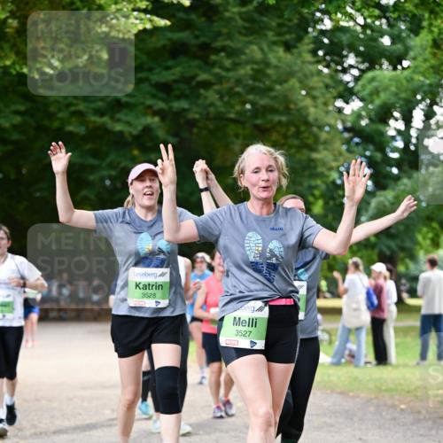 31.08.2025 - 21. Blankeneser Heldenlauf Dr. Thomas Lammeyer http://msf.ph/oto/8640071 31.08.2025 10:59:15 Laufen 3528, 3527 meine-sportfotos.de