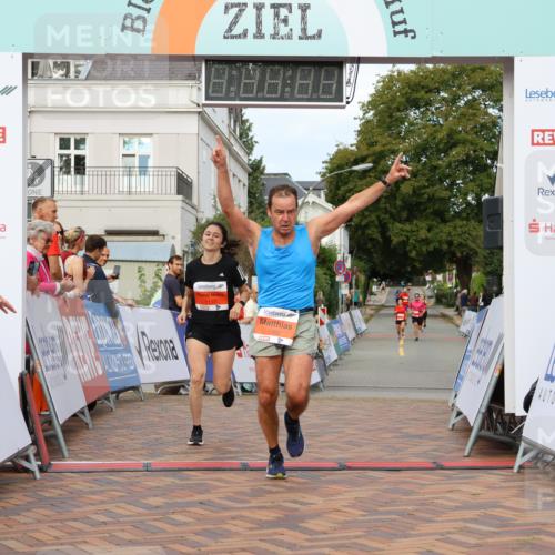 31.08.2025 - 21. Blankeneser Heldenlauf Strokosch-Dieckow http://msf.ph/oto/8640288 31.08.2025 09:41:02 Ziel 1056, 1121, 1137, 1062 meine-sportfotos.de
